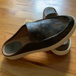 Final sale - 8.5 slide camo sneakers